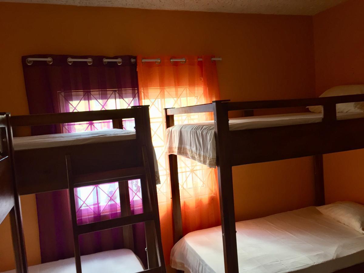 Yaad Hostel Монтего-Бей Екстер'єр фото