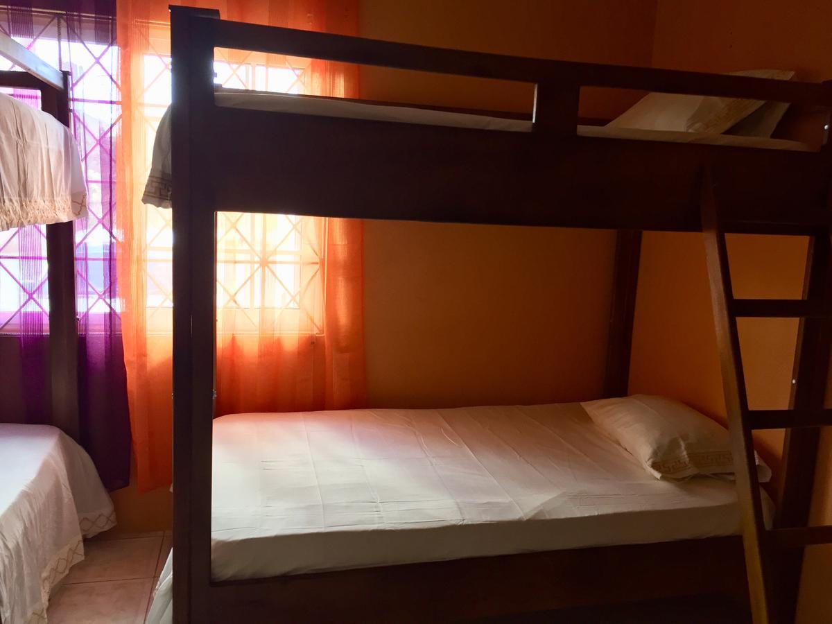 Yaad Hostel Монтего-Бей Екстер'єр фото