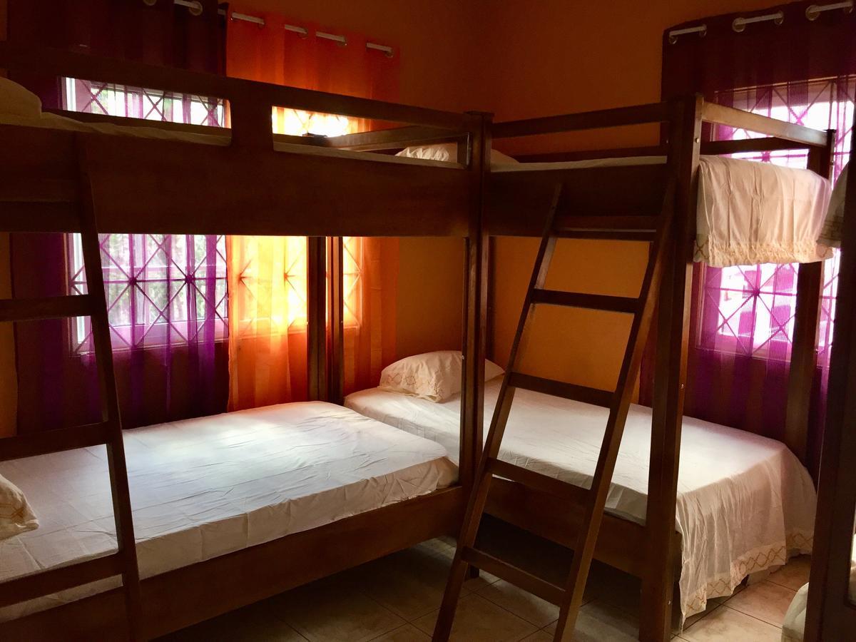 Yaad Hostel Монтего-Бей Екстер'єр фото