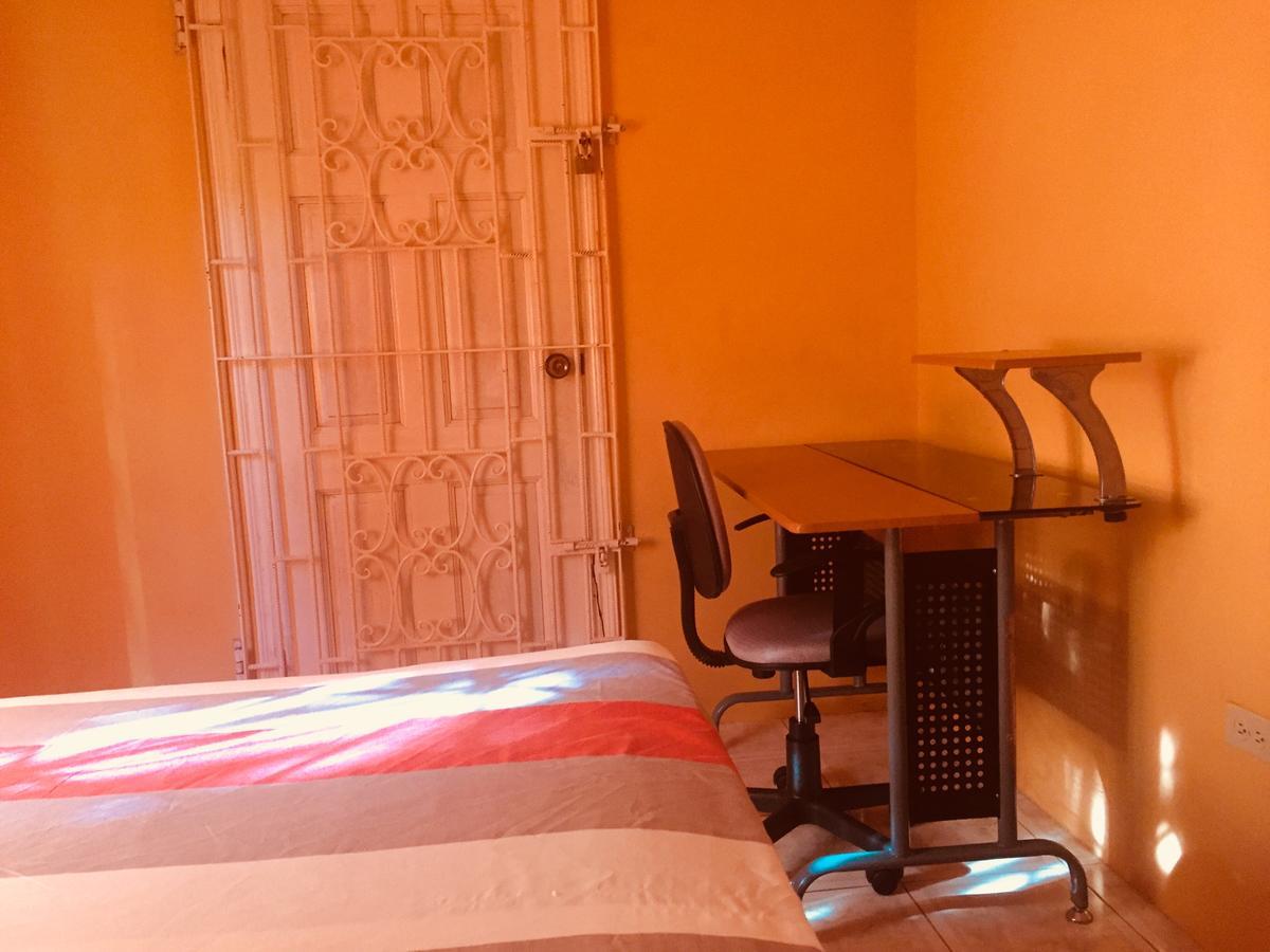 Yaad Hostel Монтего-Бей Екстер'єр фото