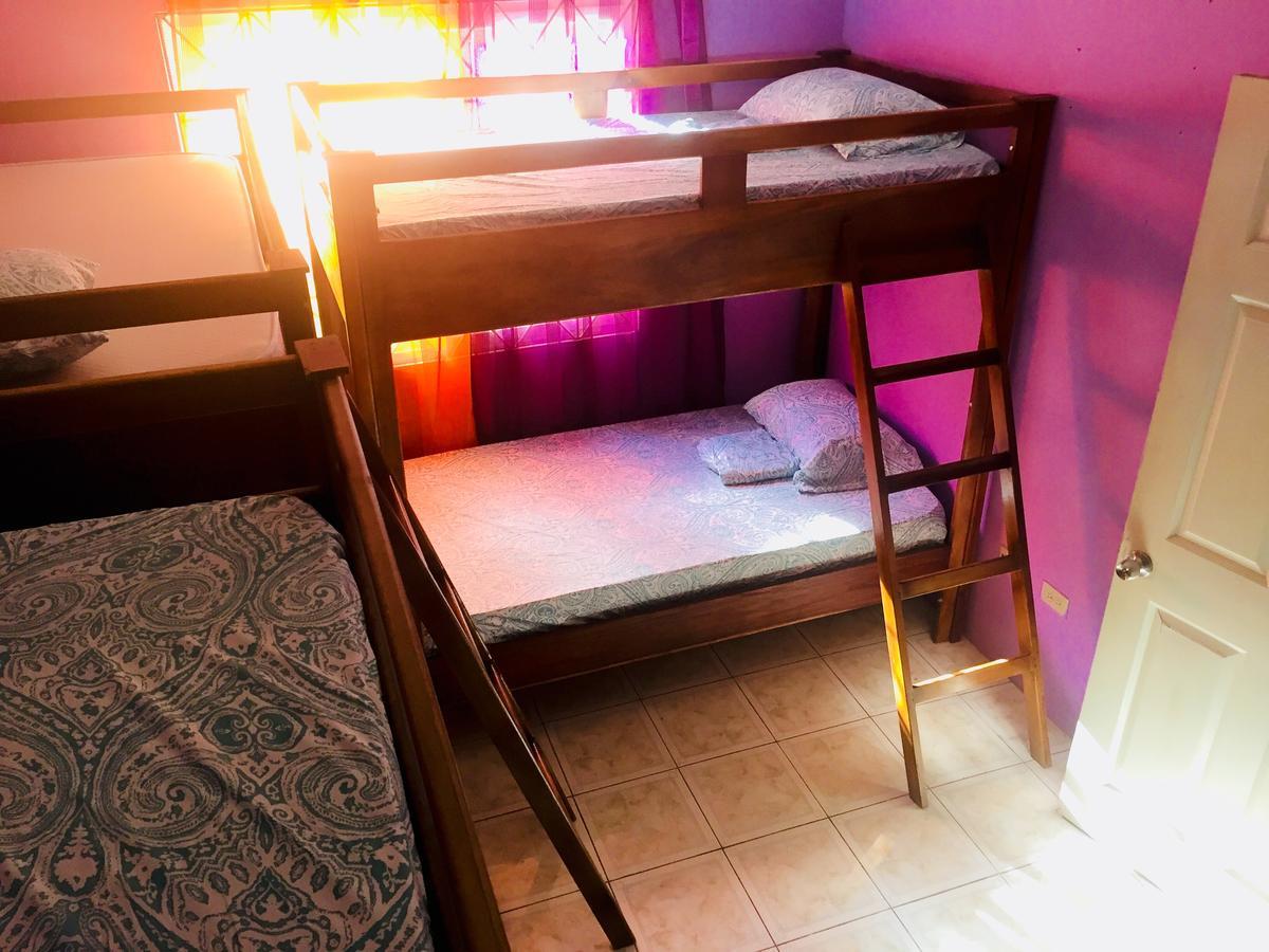 Yaad Hostel Монтего-Бей Екстер'єр фото