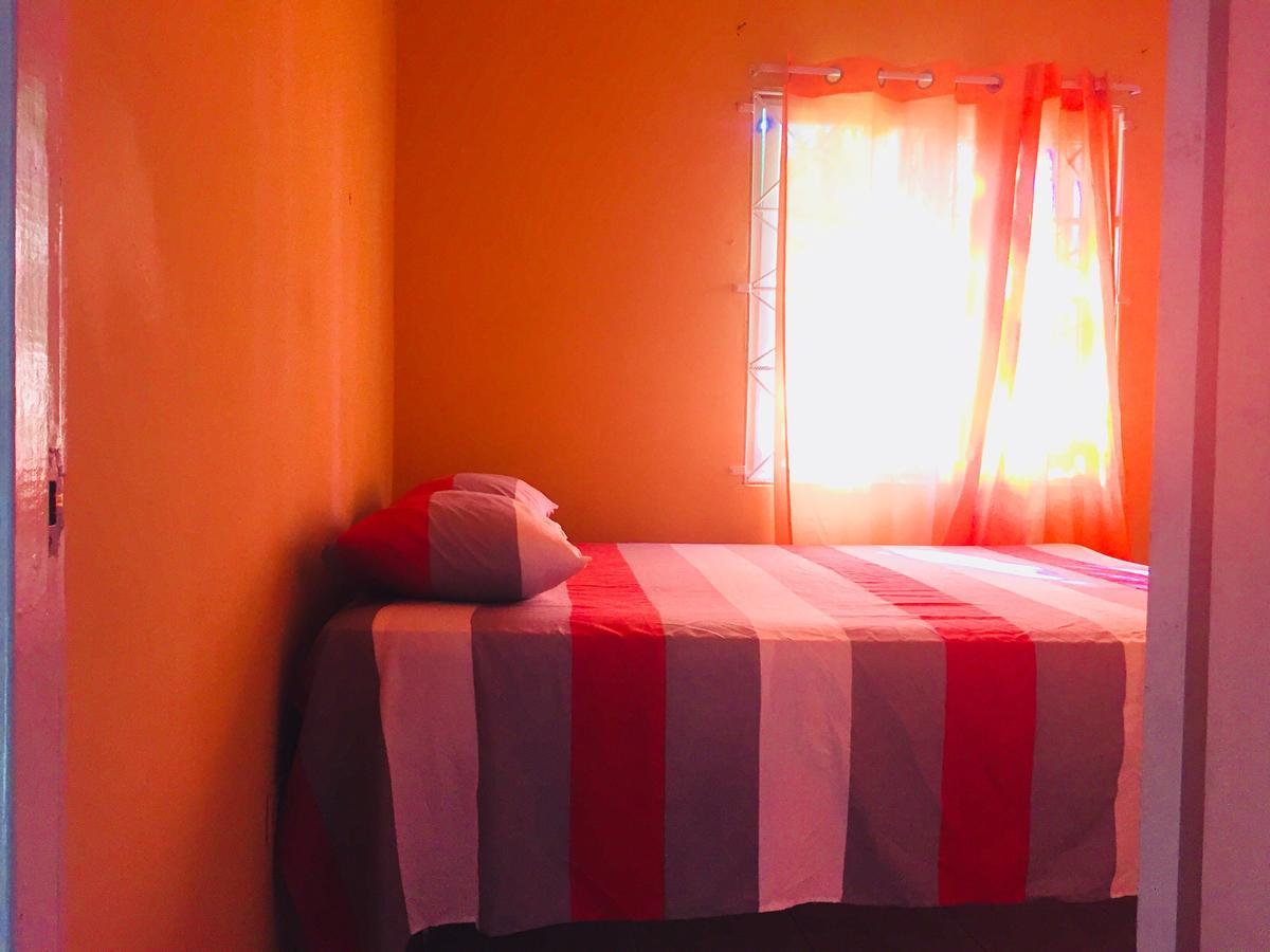 Yaad Hostel Монтего-Бей Екстер'єр фото