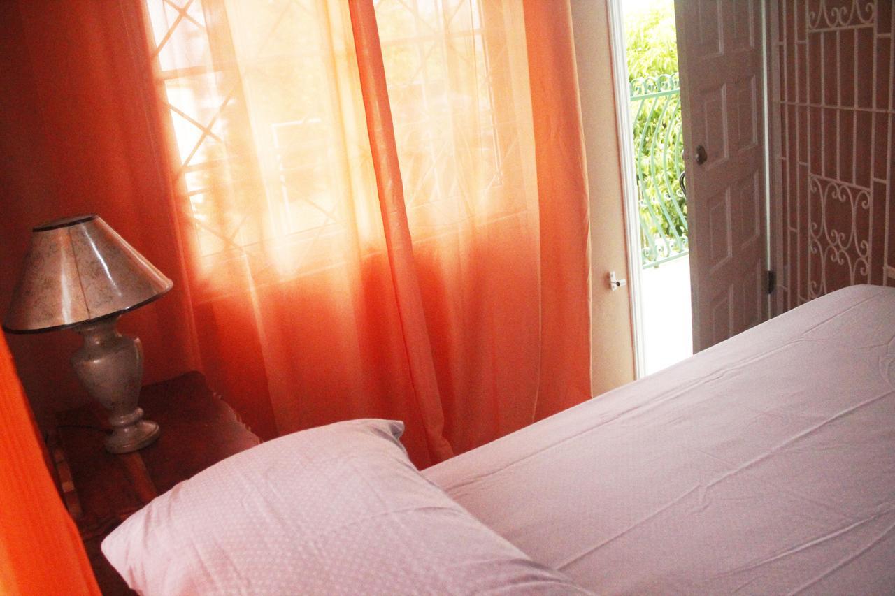 Yaad Hostel Монтего-Бей Екстер'єр фото