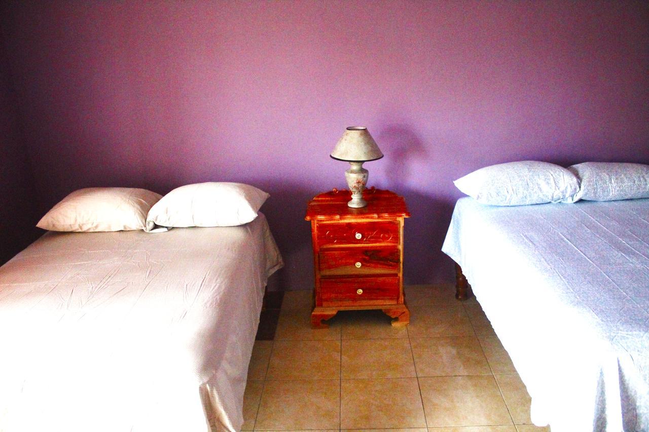 Yaad Hostel Монтего-Бей Екстер'єр фото