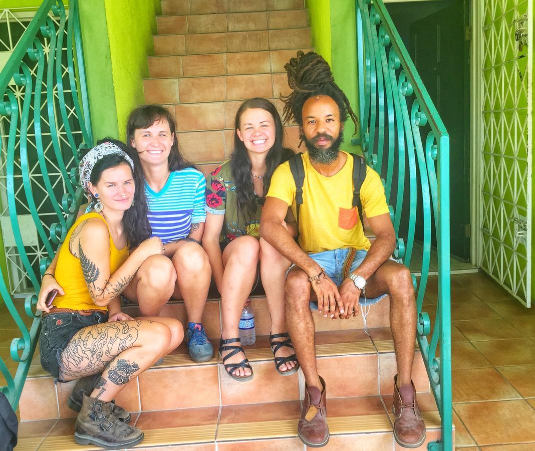 Yaad Hostel Монтего-Бей Екстер'єр фото