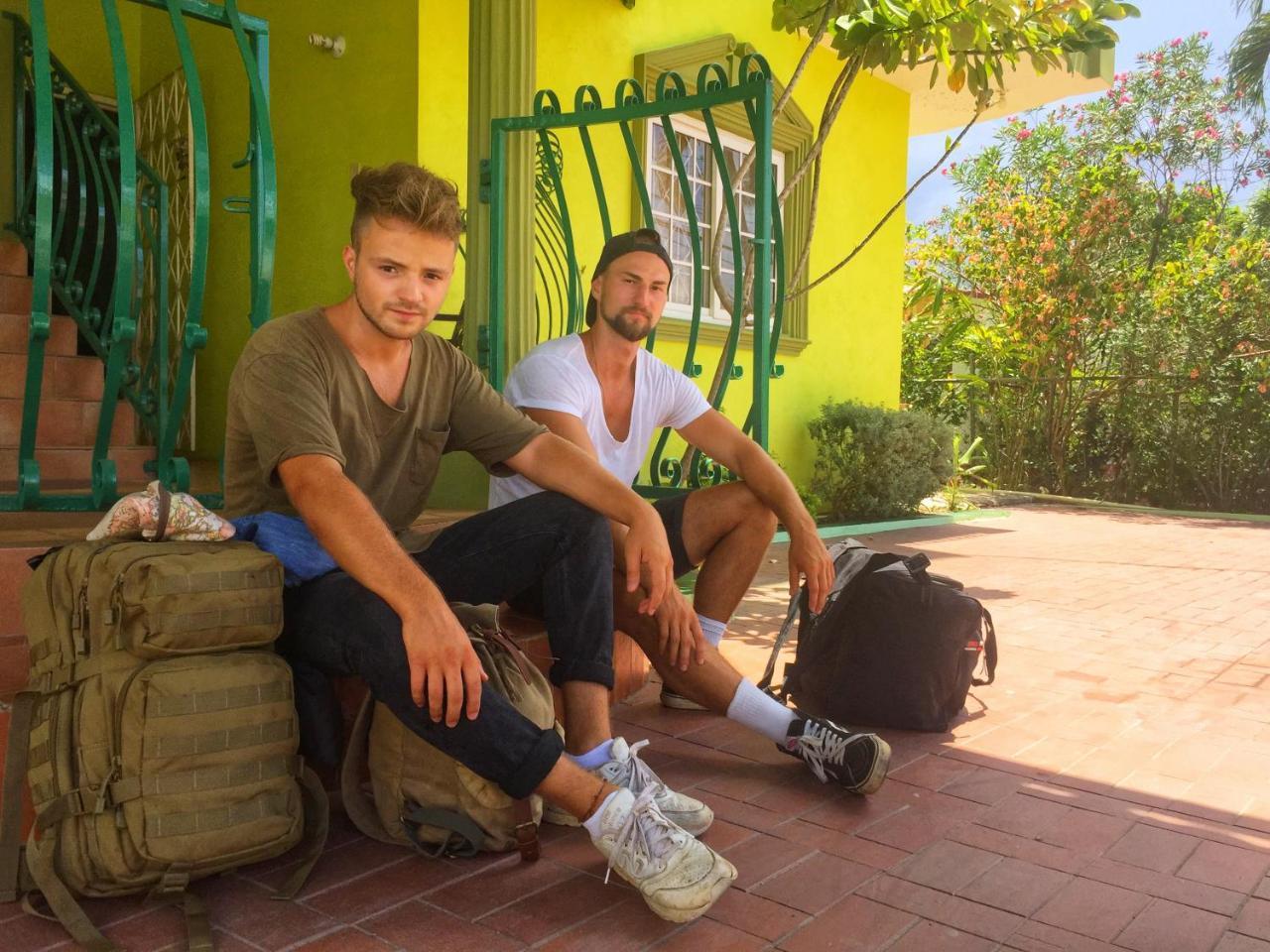 Yaad Hostel Монтего-Бей Екстер'єр фото