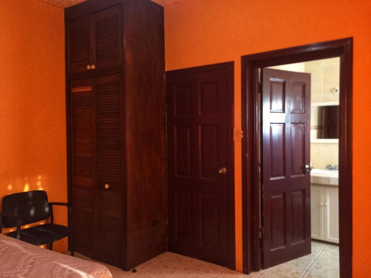 Yaad Hostel Монтего-Бей Номер фото