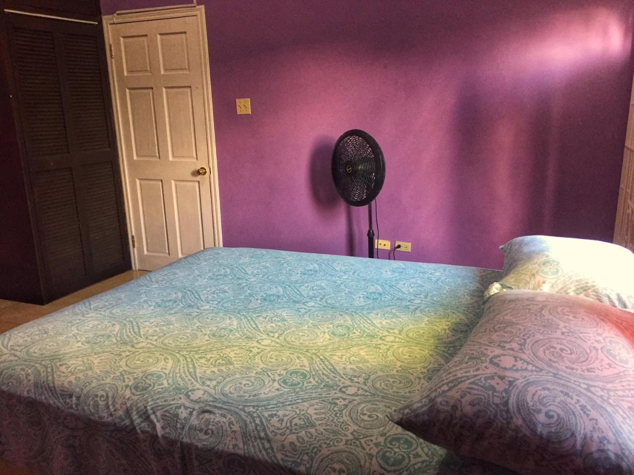 Yaad Hostel Монтего-Бей Номер фото