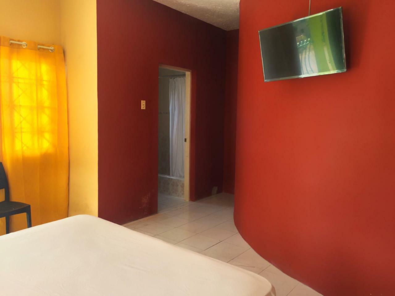 Yaad Hostel Монтего-Бей Екстер'єр фото