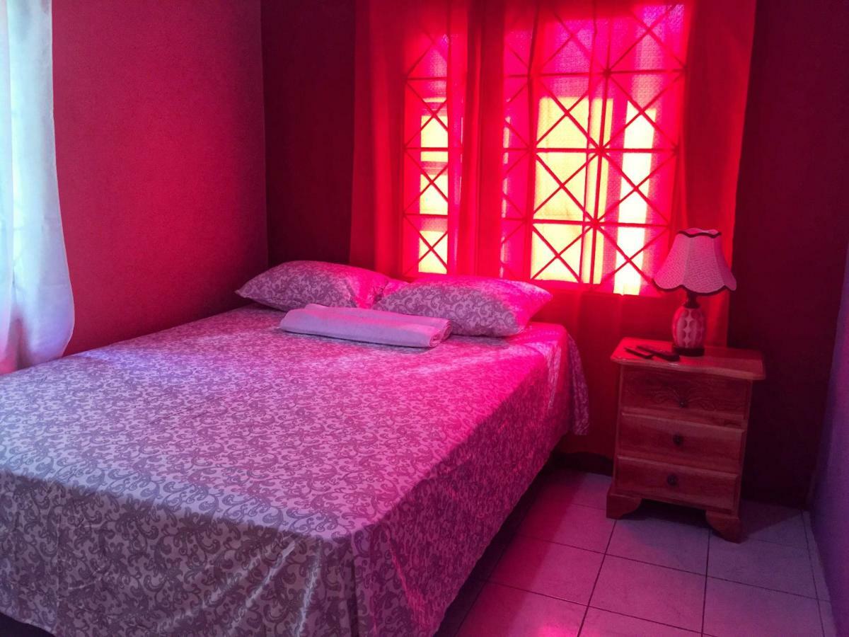 Yaad Hostel Монтего-Бей Номер фото